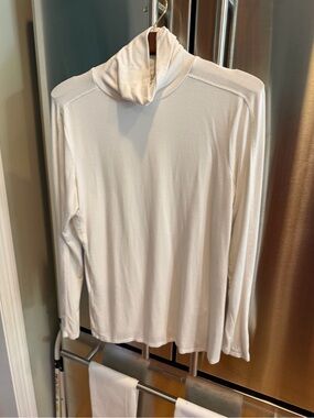 Woman’s Lightweight Cream Turtleneck Sweater